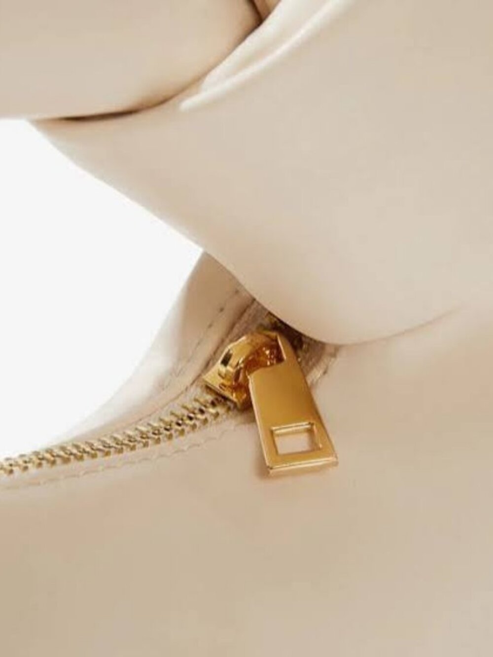 Melie Bianco NWT Off White Vegan Leather Knot Handle Mini Bag - Picture 2 of 7